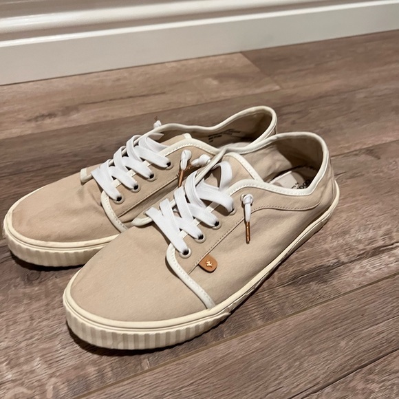 Steve Madden Shoes - Cool Planet by Steve Madden Maevee Platform Sneaker (taupe colored)